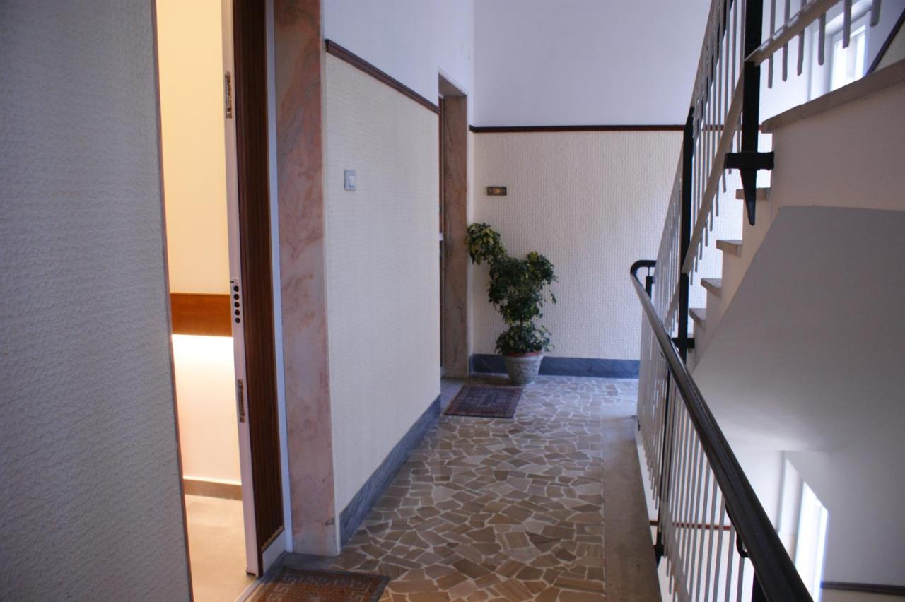 B&B Isole - Rione Alto ナポリ エクステリア 写真